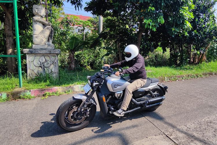 Attachment for Review QJMotor SRV 600 V: Motor Klasik dengan Performa Tangguh untuk Perjalanan Jarak Jauh dan Berkendara Harian yang Nyaman