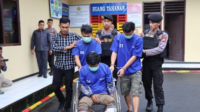 Komplotan-Pembobol-Alfamart-Digiring-Untuk-Konferensi-Pers.jpg
