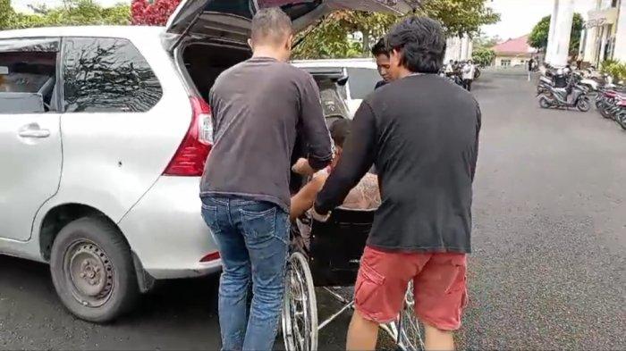 Pelaku-pencurian-mobil-di-Kepahiang-saat-dibawa-ke-Polres-Kepahiang.jpg