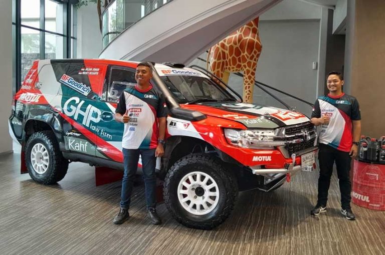berlaga-di-ajang-axcr-thailand-pembalap-indonesia-ubah-suv-mewah-jadi-mobil-balap-rp16-miliar-hpw.jpeg