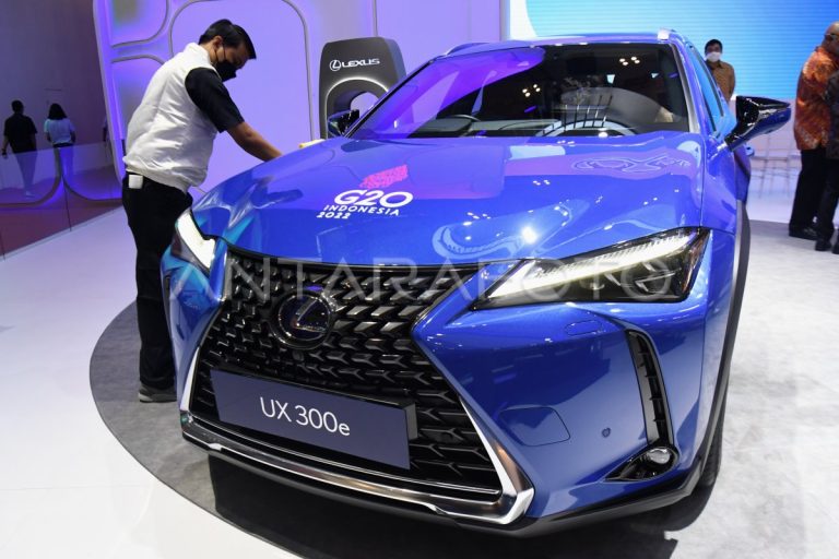 mobil-listrik-di-giias-2022-11g65-dom.jpg