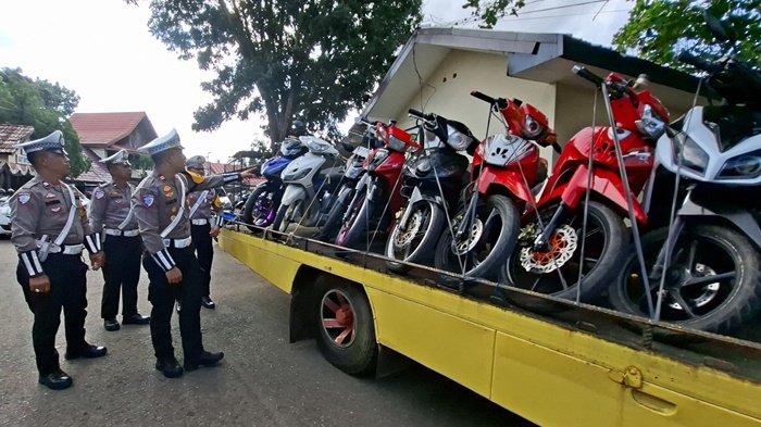 motor-yang-diamankan-di-lokasi-balap-liar-di-pesisir-Pantai-Takisung.jpg